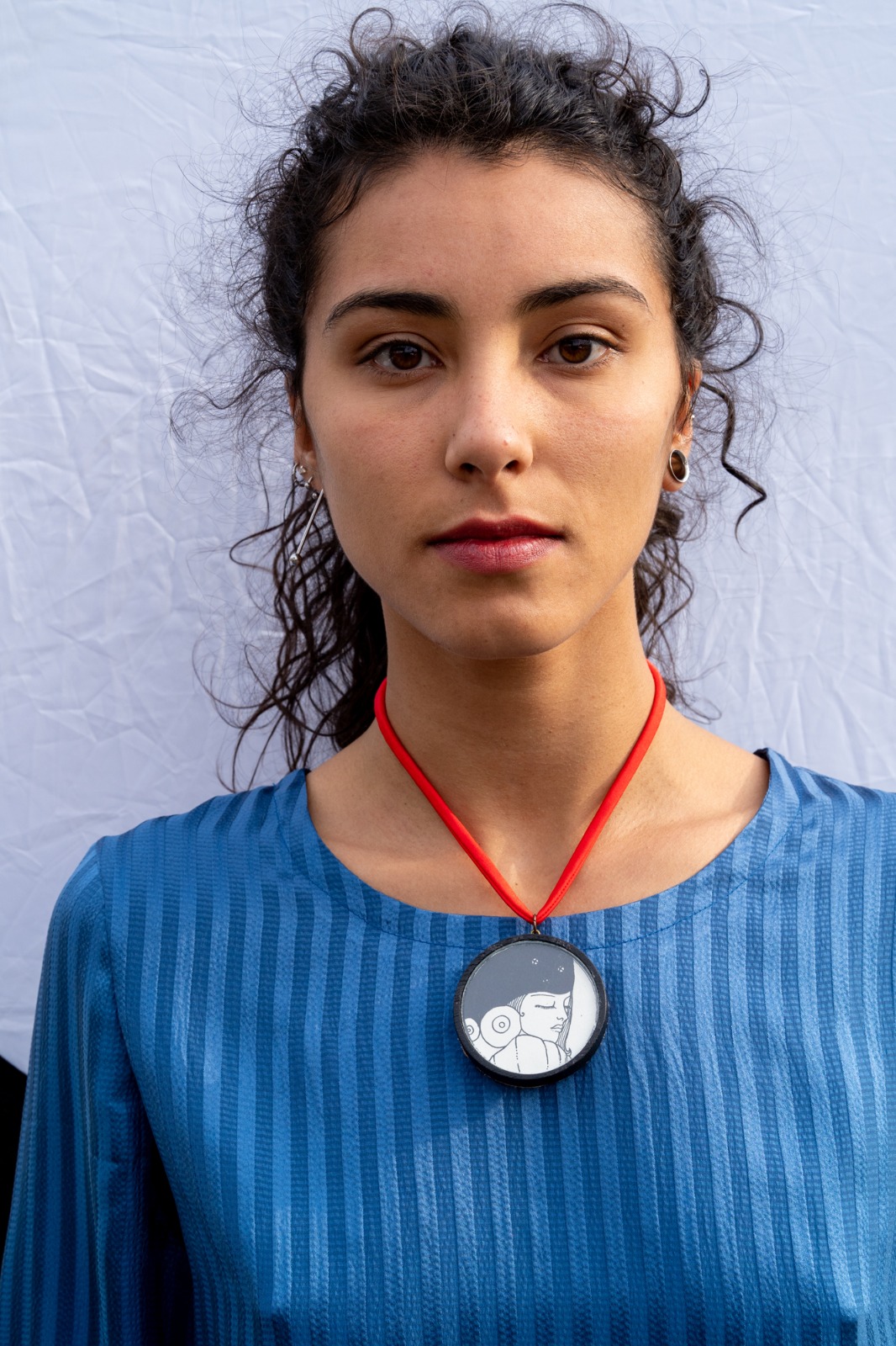 Collana con medaglione illustrato a china - immagine 2
