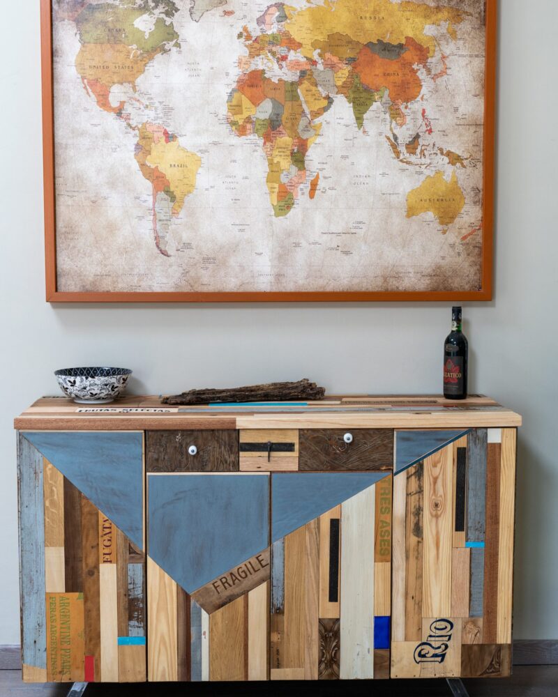 Credenza artigianale realizzata con legno di recupero MONDO