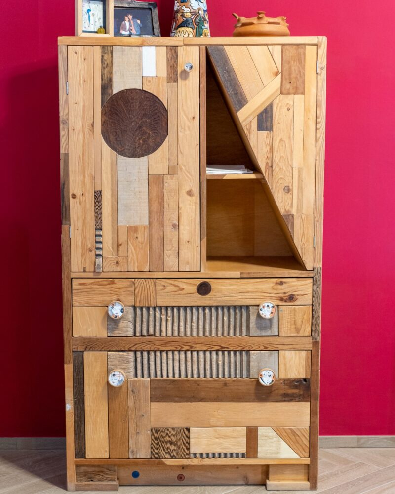 Credenza artigianale porta bottiglie realizzata con legno di recupero Isabella