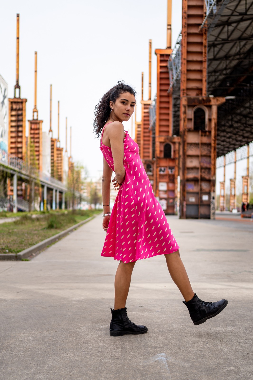 Vestito sottoveste in raso fucsia - immagine 2