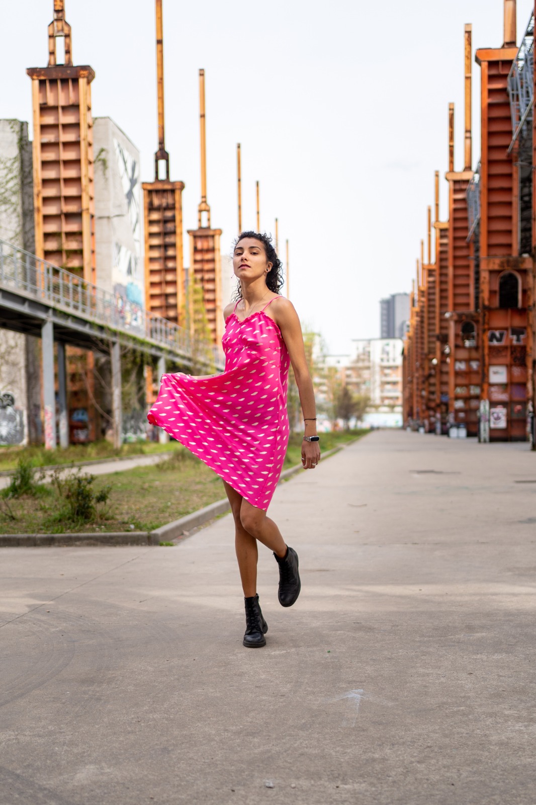 Vestito sottoveste in raso fucsia - immagine 3