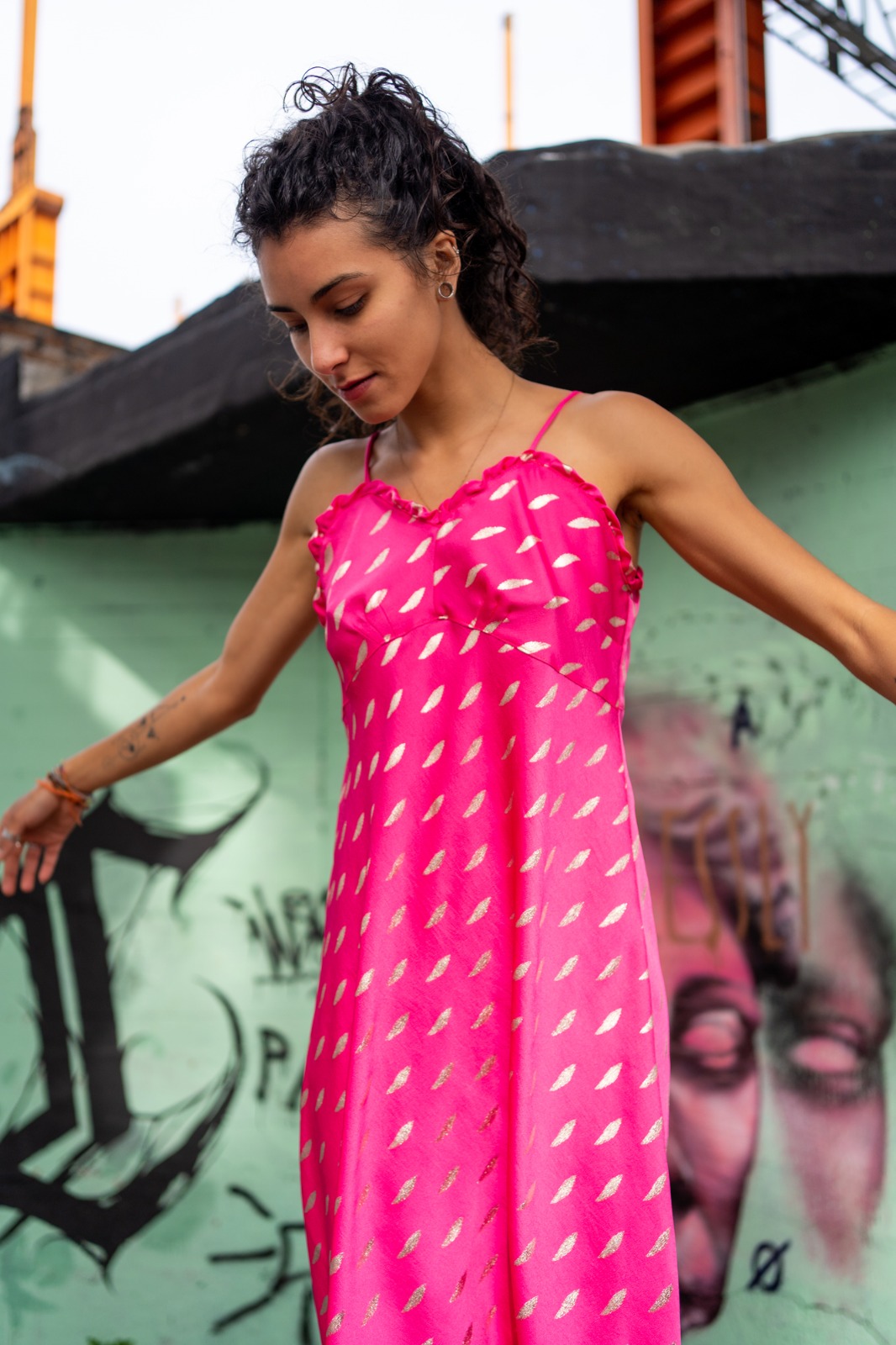 Vestito sottoveste in raso fucsia - immagine 4