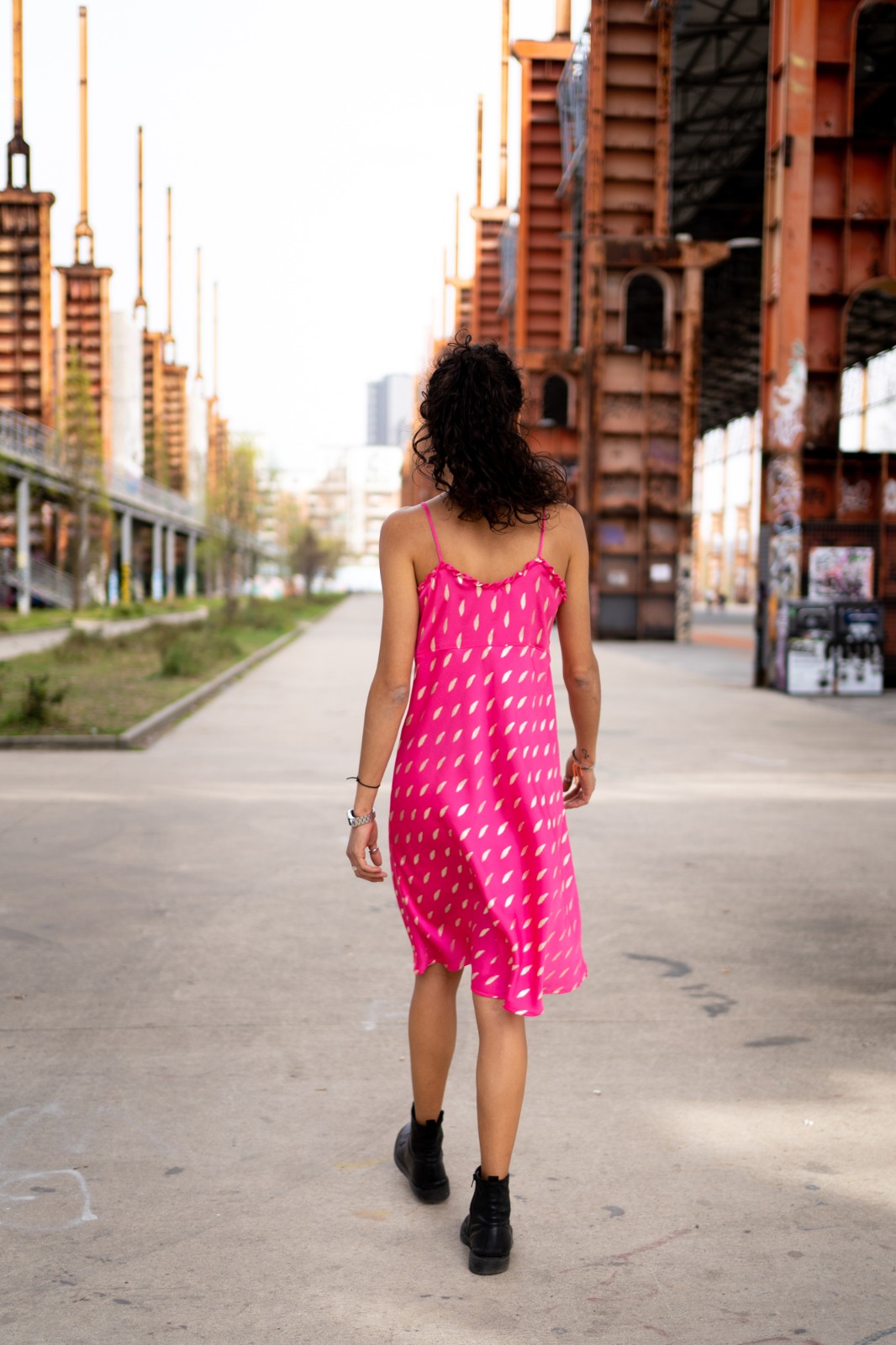 Vestito sottoveste in raso fucsia - immagine 6