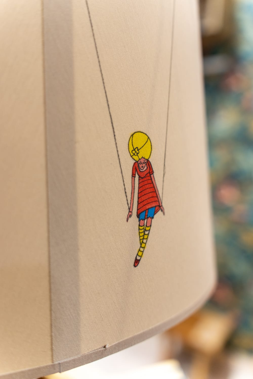 Lampade artigianali realizzate con legno di recupero Il Burattinaio e le Marionette - immagine 3