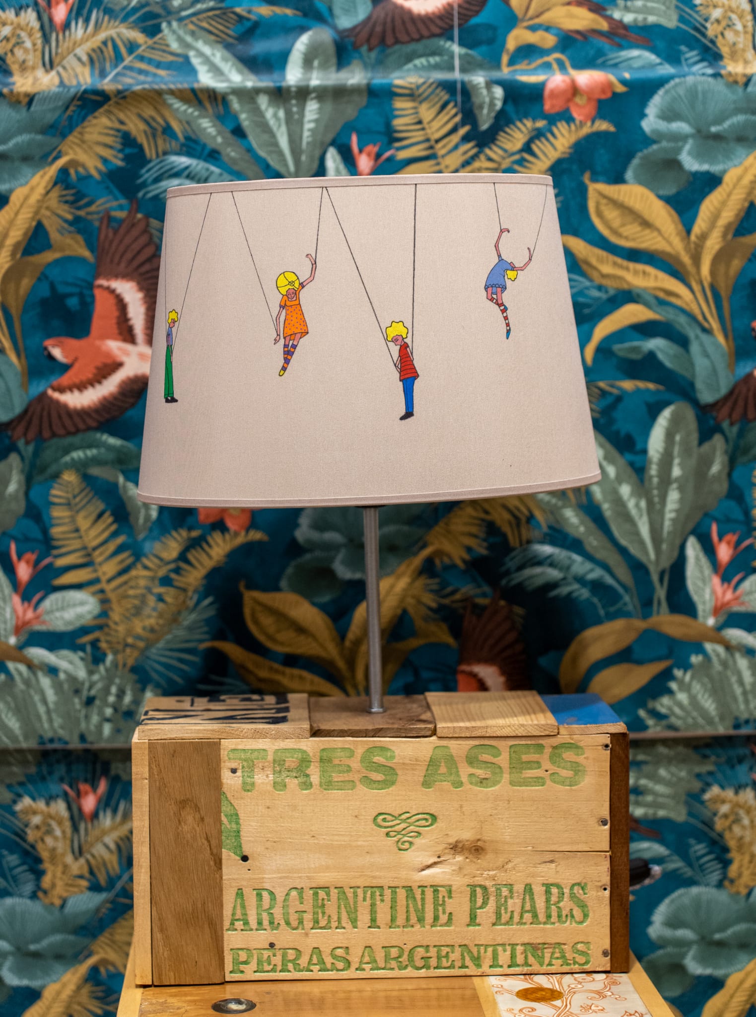 Lampade artigianali realizzate con legno di recupero Il Burattinaio e le Marionette - immagine 4