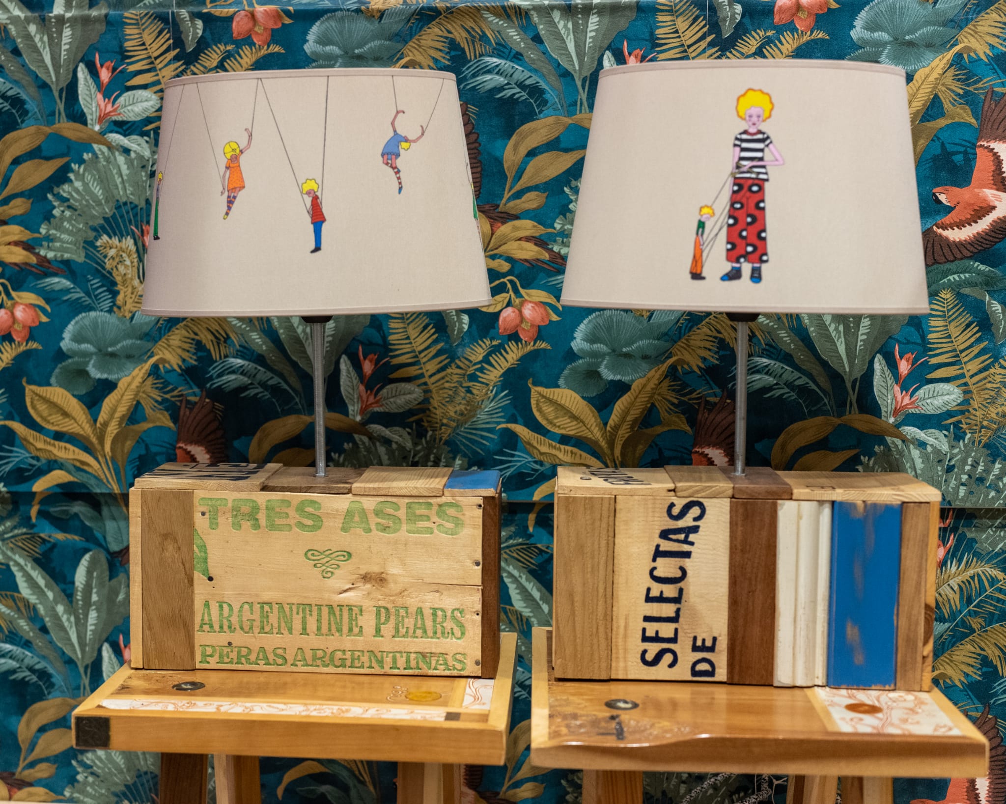 Lampade artigianali realizzate con legno di recupero Il Burattinaio e le Marionette