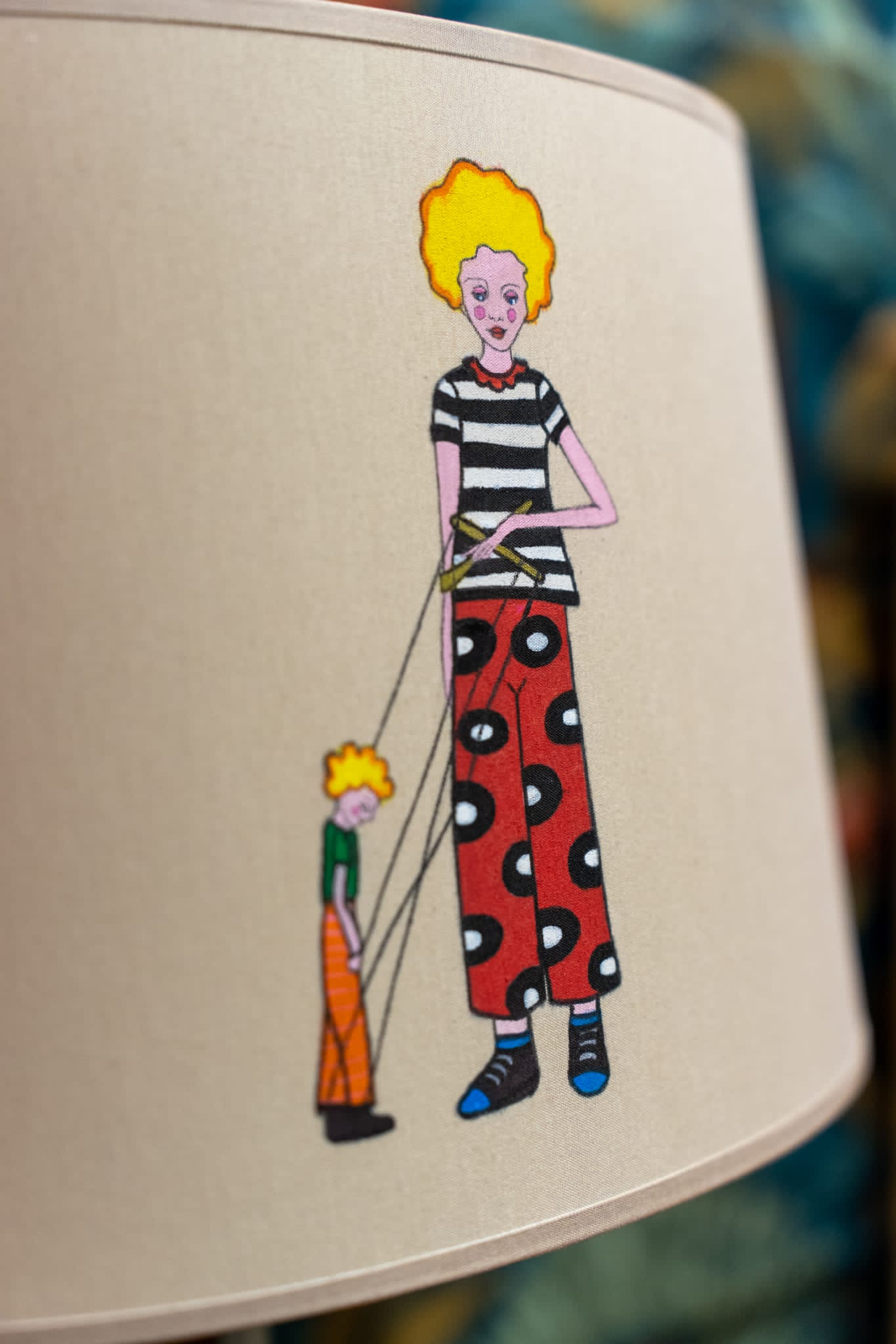 Lampade artigianali realizzate con legno di recupero Il Burattinaio e le Marionette - immagine 5
